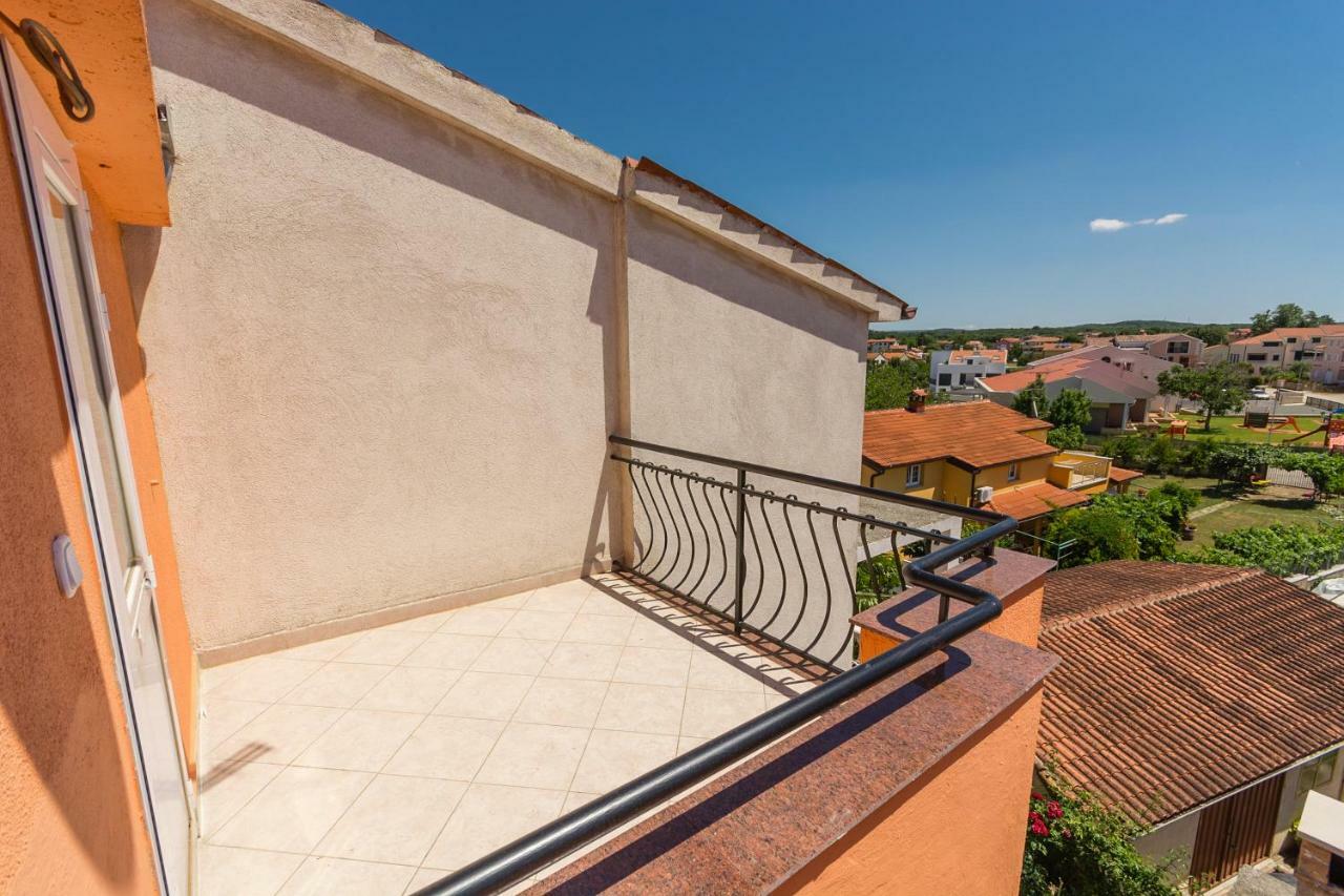 Carmen 2 Apartman Funtana Kültér fotó